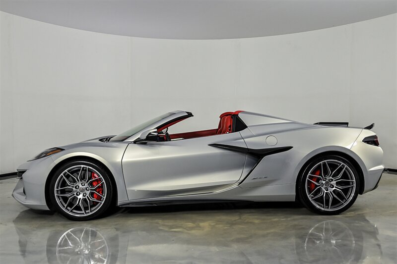 Used 2023 Chevrolet Corvette Z06 w/ Chrome Exterior Badge Package RWD image 6