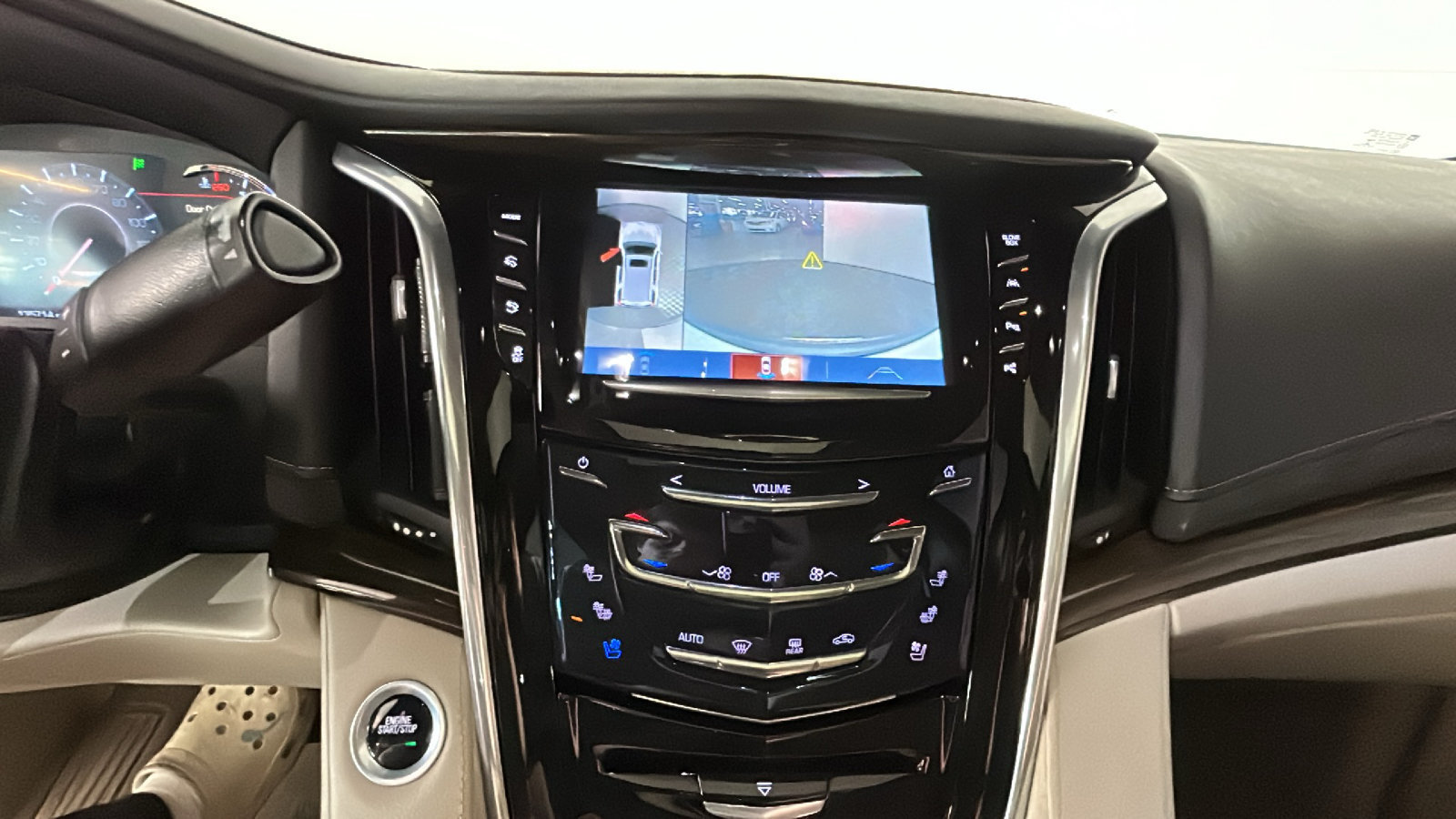 Used 2018 Cadillac Escalade Luxury AWD/4WD image 29