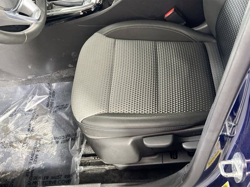 Used 2024 Chevrolet Trax LT w/ LT Convenience Package image 18