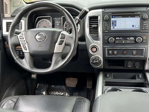 Used 2017 Nissan Titan SL image 14