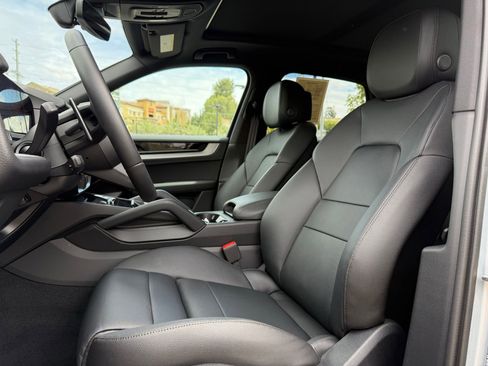 Used 2026 Porsche Cayenne E-Hybrid AWD/4WD image 5