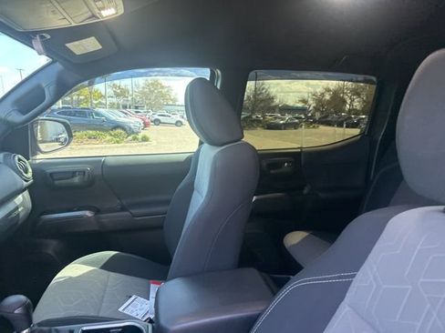 Used 2022 Toyota Tacoma TRD Sport image 21