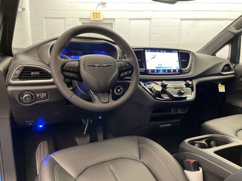 New 2026 Chrysler Pacifica Select w/ S Appearance Package image 10