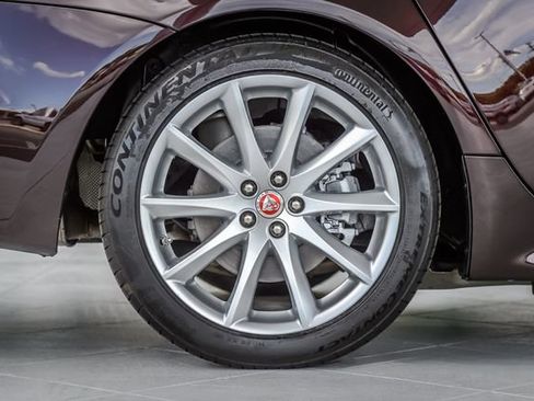Used 2016 Jaguar XJ R-Sport RWD image 15