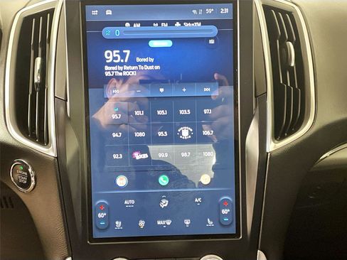 Used 2023 Ford Edge Titanium image 14