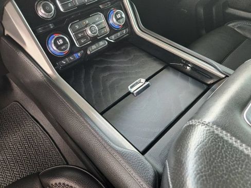 Used 2023 GMC Yukon Denali AWD/4WD image 18