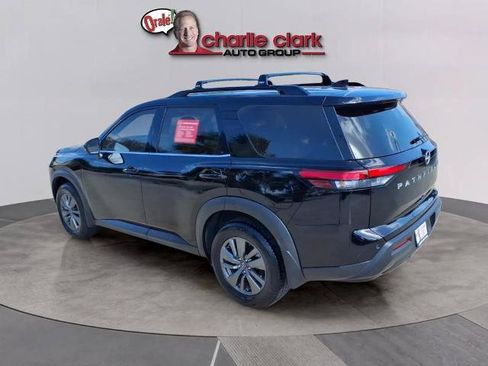 Certified 2024 Nissan Pathfinder SV FWD image 3