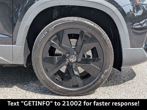 Used 2025 Volkswagen Taos SE FWD image 13