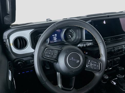 Used 2024 Jeep Wrangler Unlimited AWD/4WD image 18