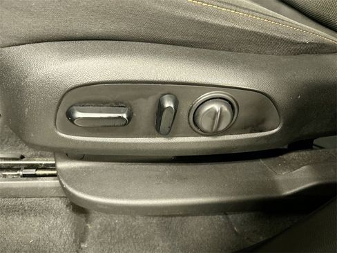 Used 2021 Chevrolet Traverse LT w/ LPO, Blackout Package image 10