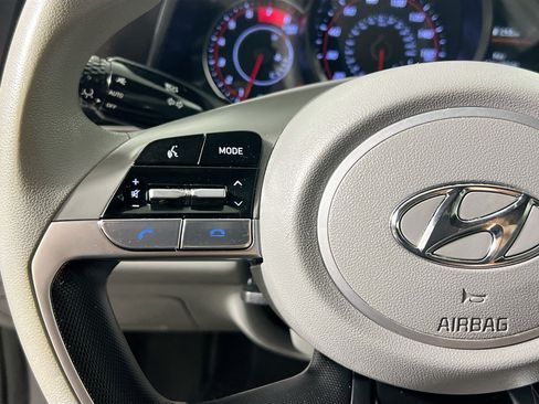 Used 2022 Hyundai Elantra SEL w/ Preferred Accessory Package FWD image 18