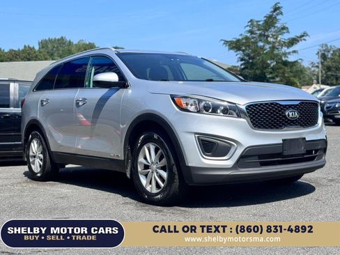 Used 2017 Kia Sorento AWD image 3