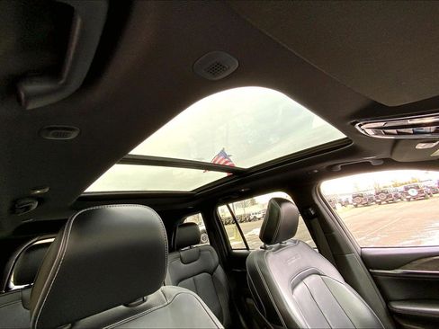 Certified 2024 Jeep Grand Cherokee Overland w/ Trailer Tow Package image 11