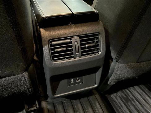 Used 2022 Nissan Rogue SV image 10