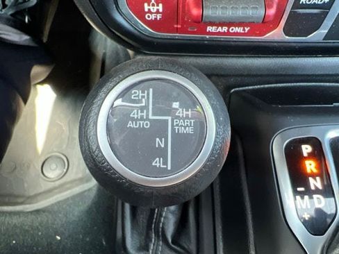 Used 2024 Jeep Wrangler Unlimited AWD/4WD image 29