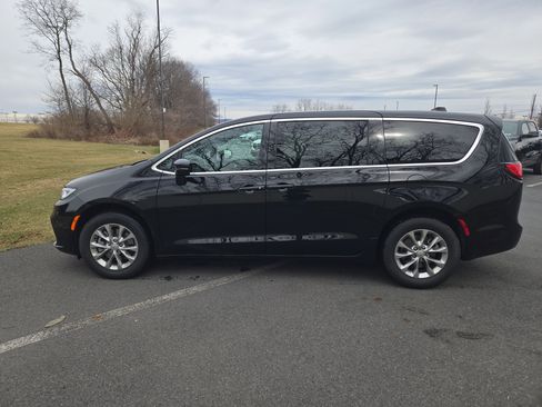 New 2026 Chrysler Pacifica Select AWD/4WD image 6
