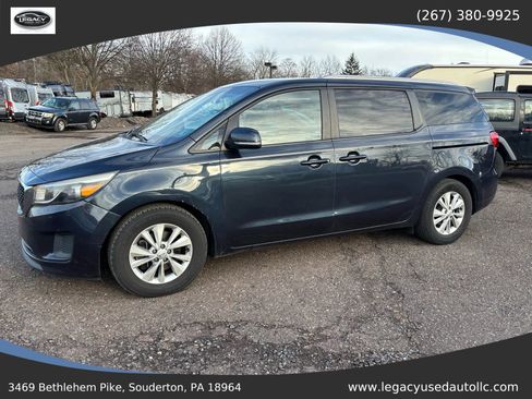 Used 2015 Kia Sedona LX w/ LX Convenience Package image 2