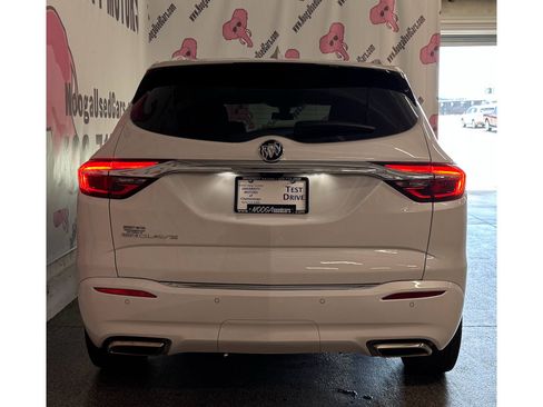 Used 2021 Buick Enclave Avenir w/ Avenir Technology Package FWD image 11