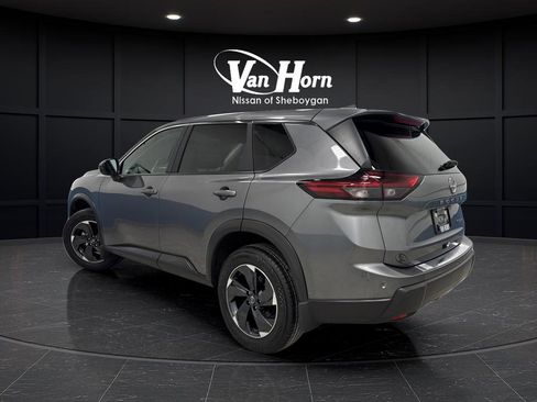 Used 2024 Nissan Rogue SV AWD/4WD image 3