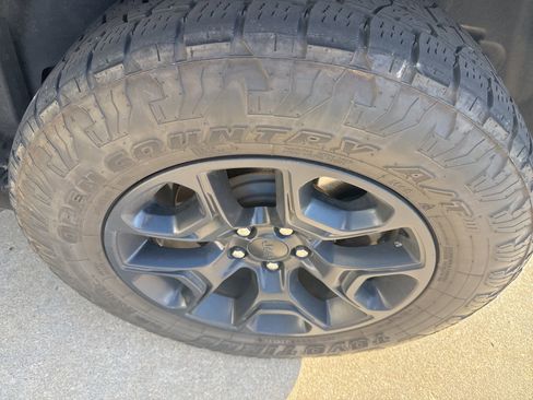 Used 2020 Jeep Cherokee Trailhawk w/ Comfort/Convenience Group image 5