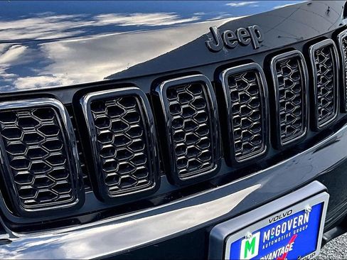Used 2019 Jeep Grand Cherokee Altitude image 32