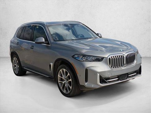 Used 2024 BMW X5 xDrive40i AWD/4WD image 3