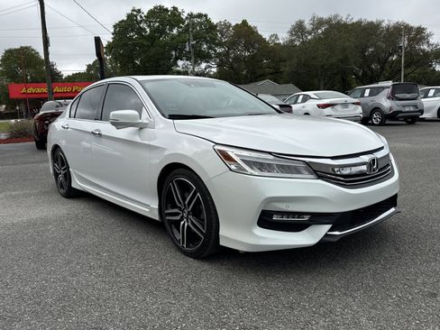 Used 2017 Honda Accord Touring image 7