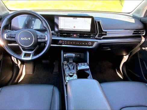 Used 2025 Kia Sportage EX FWD image 13