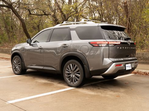 Used 2023 Nissan Pathfinder SL w/ SL Premium Package image 7