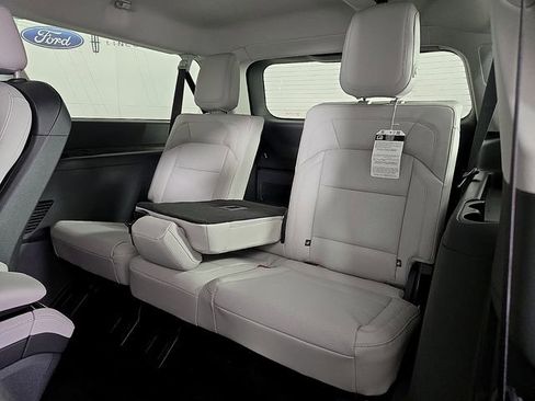 New 2025 Lincoln Navigator L Reserve AWD/4WD image 10