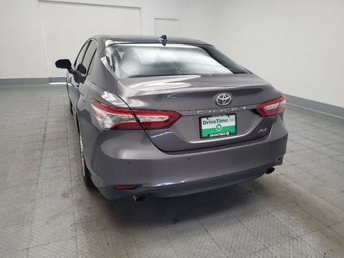 Used 2018 Toyota Camry XLE FWD image 6