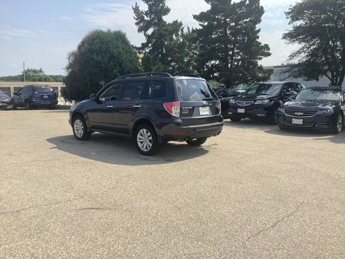 Used 2013 Subaru Forester 2.5X Premium w/ Popular Pkg 2 AWD/4WD image 7