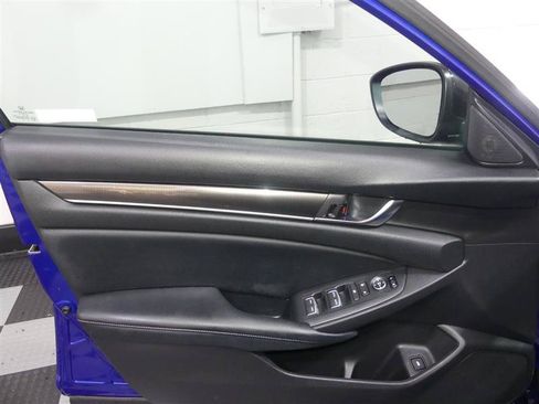 Used 2018 Honda Accord Sport image 17