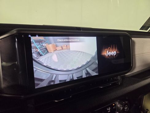 Used 2025 Jeep Wrangler Sport AWD/4WD image 13