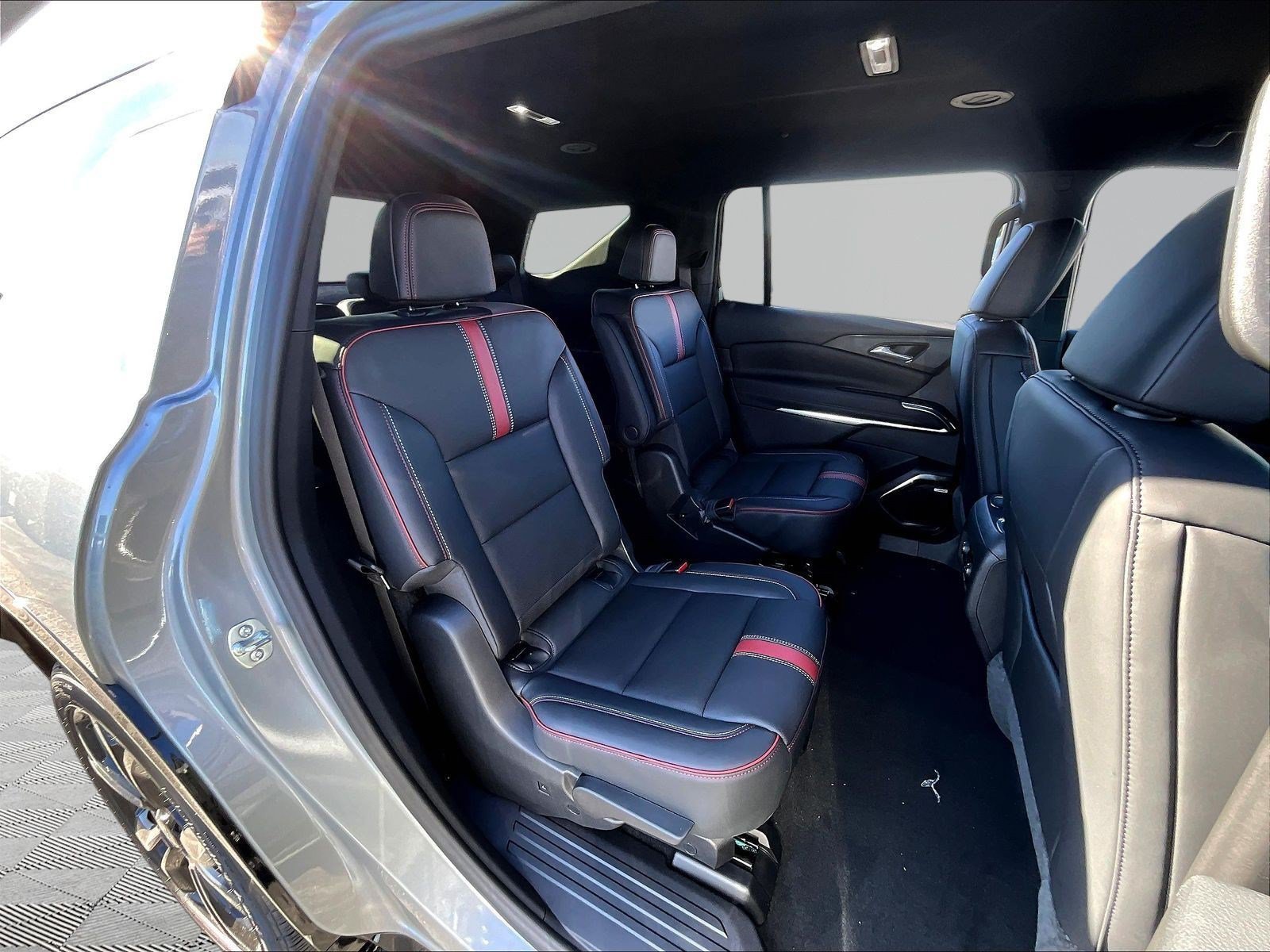 New 2027 Chevrolet Traverse RS w/ LPO, Floor Liner Package FWD image 20