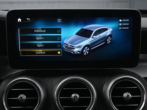 Used 2023 Mercedes-Benz GLC 300 4MATIC Coupe image 34