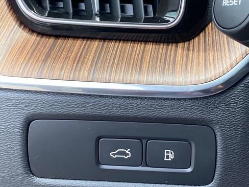 Used 2023 Volvo XC60 T8 Plus AWD/4WD image 20