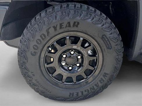 Certified 2024 GMC Sierra 1500 AT4X w/ AT4X AEV Edition image 10