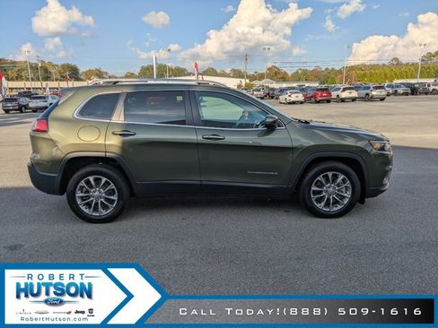 Used 2019 Jeep Cherokee Latitude Plus w/ Comfort/Convenience Group image 6