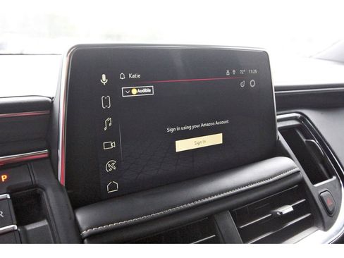 Used 2024 GMC Yukon XL SLT w/ SLT Luxury Package image 23