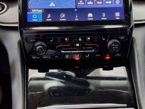 Used 2023 Jeep Grand Cherokee Limited w/ Luxury Tech Group II AWD/4WD image 19