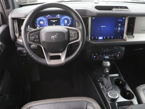 Used 2025 Ford Bronco Outer Banks image 12