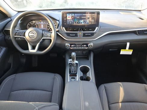 Used 2025 Nissan Altima 2.5 SV w/ SV Premium Package FWD image 9