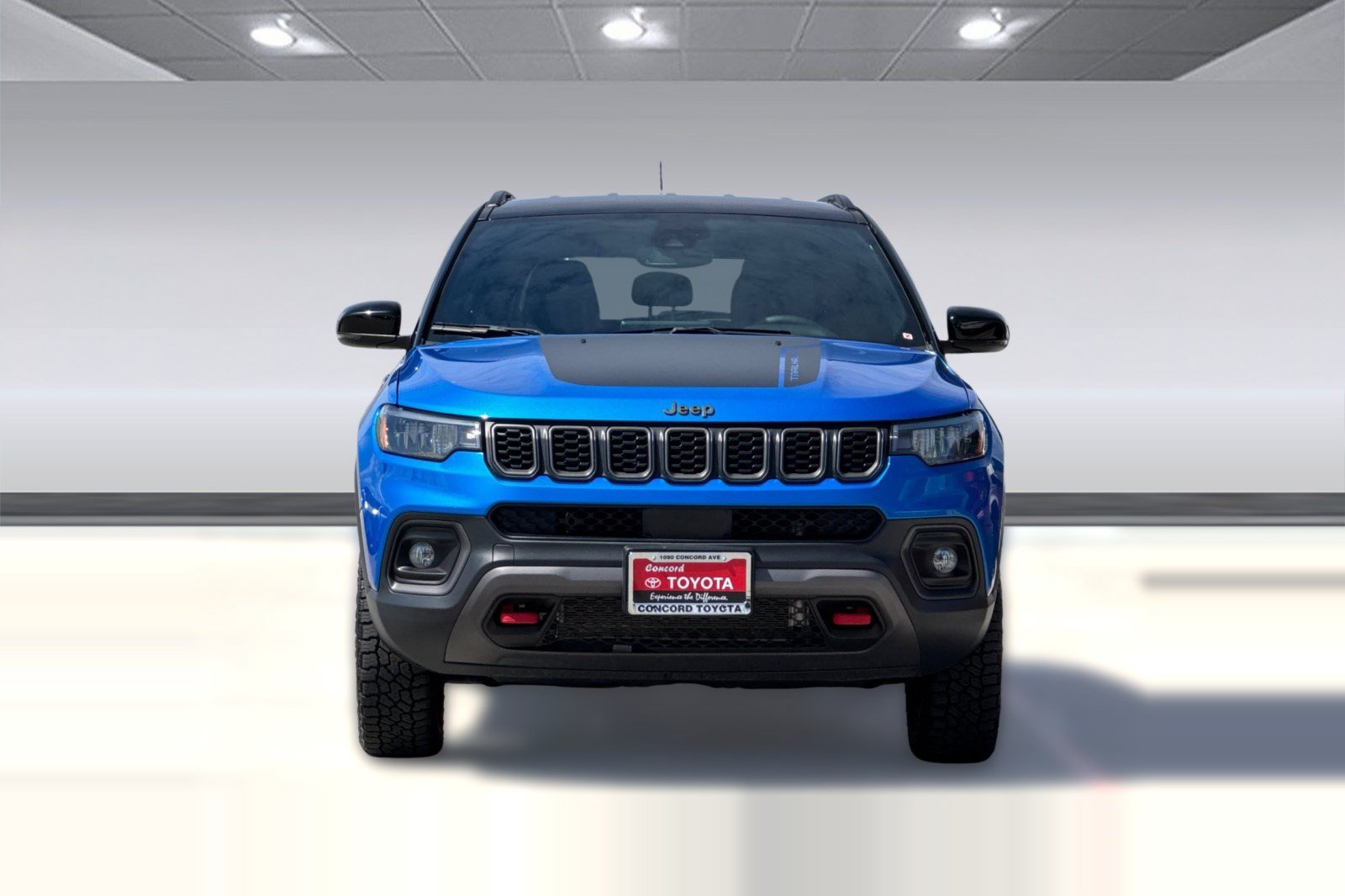 Used 2025 Jeep Compass Trailhawk AWD/4WD image 6