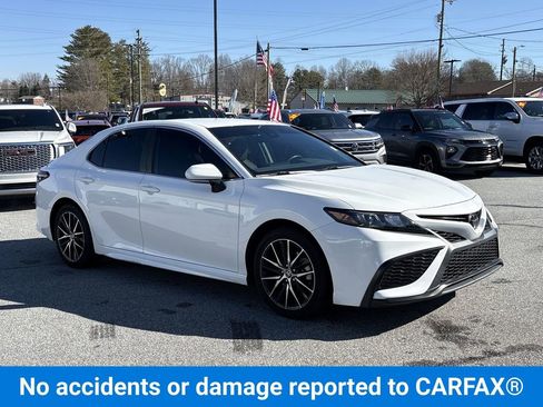 Used 2022 Toyota Camry SE image 2