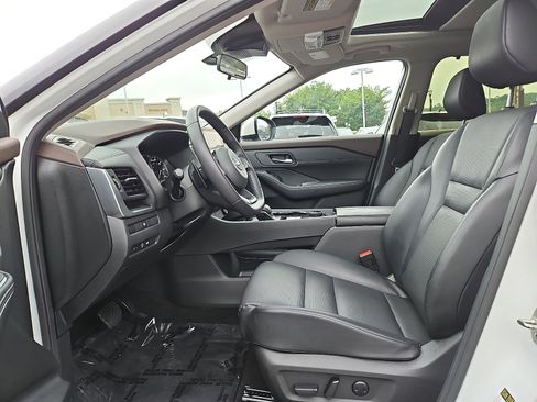 Certified 2023 Nissan Rogue SV w/ SV Premium B Package AWD/4WD image 13