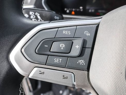 Certified 2024 Volkswagen Tiguan SE image 19