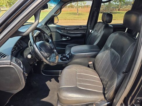 Used 2002 Lincoln Blackwood RWD image 10