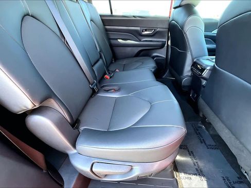 Used 2026 Toyota Grand Highlander XLE image 19