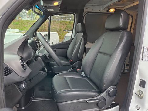 Used 2024 Mercedes-Benz Sprinter 2500 image 15